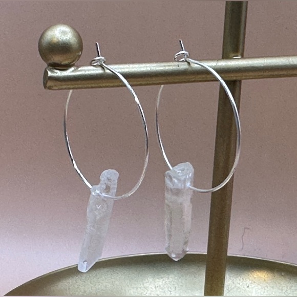 Chic Silver Hoop Earrings with Quartz Charms - Picture 4 of 7